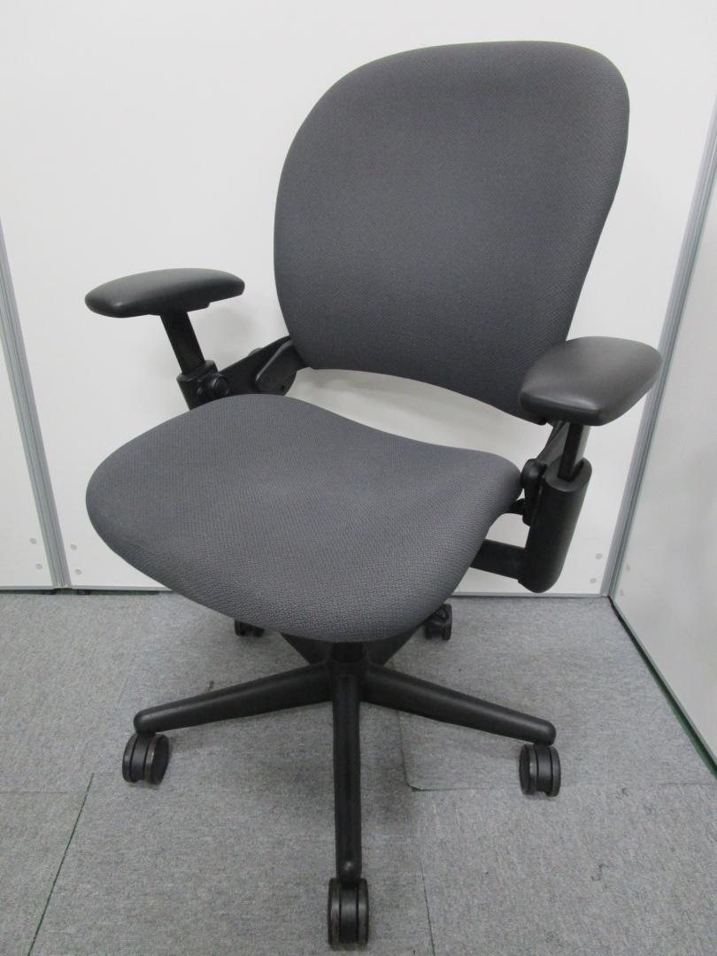 【20脚入荷!!】【固定肘タイプ】最高の座り心地！長時間のデスク作業にうってつけです！｜Leap Chair（リープチェア）｜Steelcase｜デザイン・機能性抜群｜グレー

                        リープ
                                    中古
            