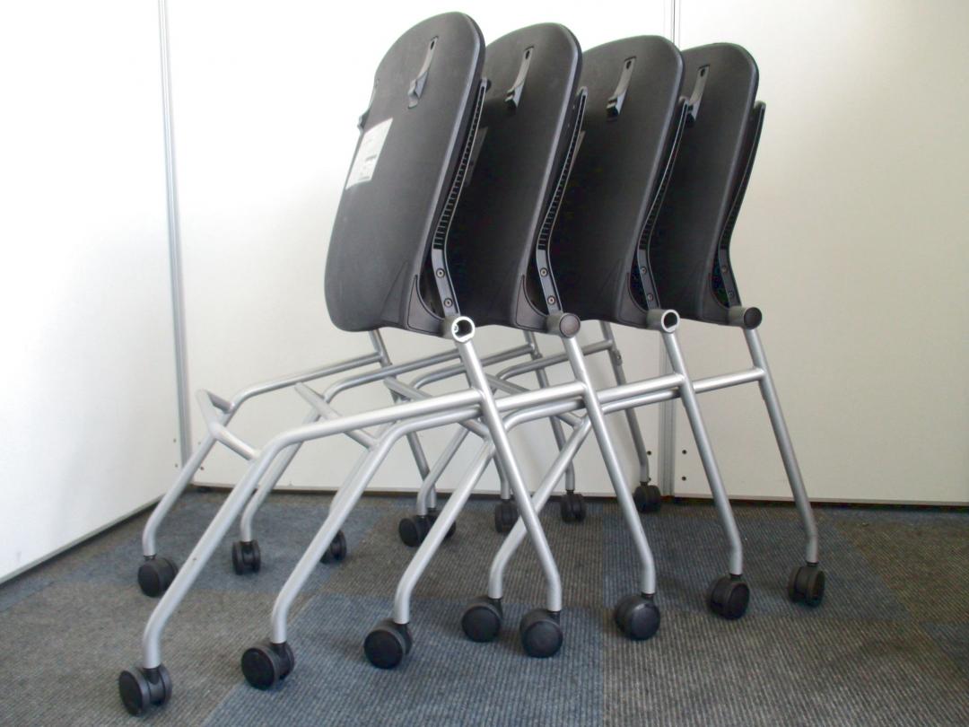 【お得な4脚セットのご案内!!】抜群の人気を誇る『グラータチェア』!!【厚めのクッションが人気です!!】Nu
                        グラータ
                                    中古
            