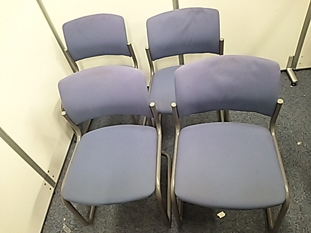 【1セット限定！】【4脚セットでお買い得！】使用感ありますがコクヨ製なので丈夫です！
                        
                                    中古
            