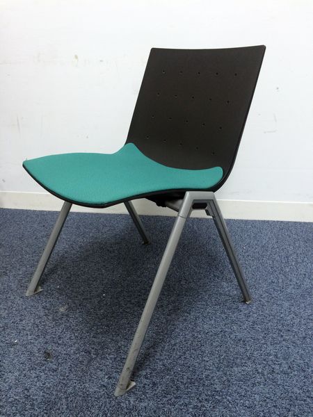 【8脚入荷】収納場所にも困らない、スタッキングチェアロット入荷！！

                        
                                    中古
            