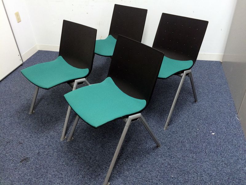 【2セット限定】ウチダ製スタッキングチェアの4脚セット商品！！　お得
                        
                                    中古
            