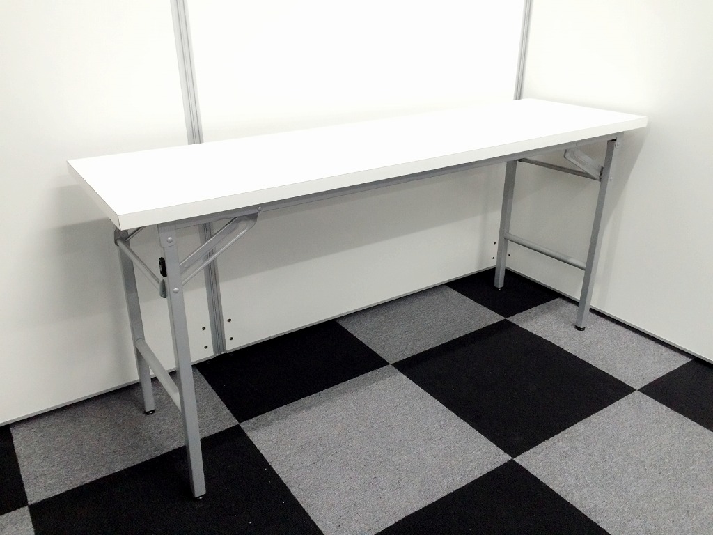 【2台限り】～簡易折りたたみテーブル　きれいなホワイト色【おすすめ】～
                        
                                    中古
            