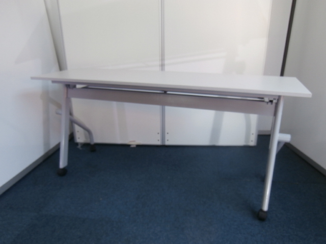 【１０台限定入荷！！ホワイト色のサイドスタックテーブル！！】
                        
                                    中古
            