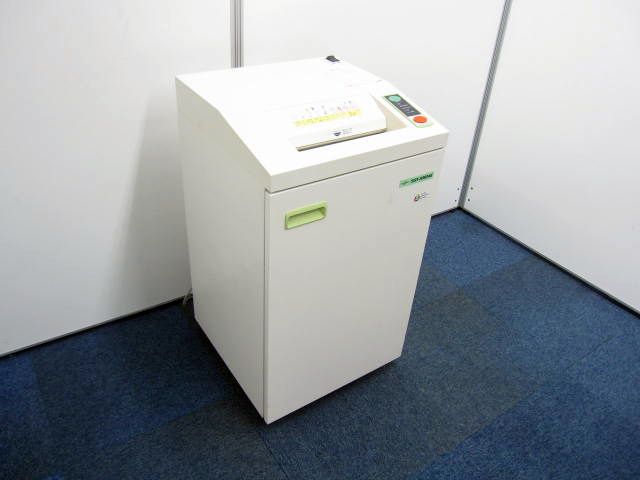 基本的な機能を搭載したシュレッダーの定番　新品時最大裁断枚数23枚
                        SGX R3124E
                                    中古
            