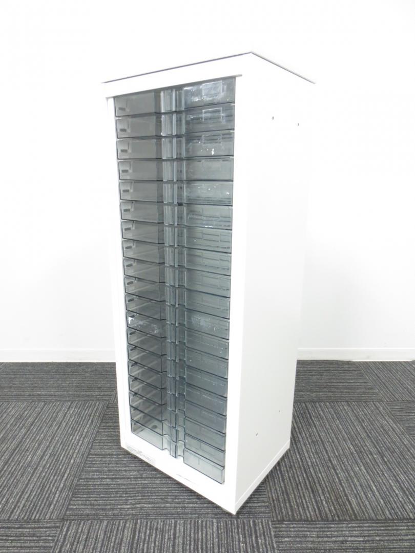 【4台入荷】オカムラ製　ホワイト(ユニケース)(クリスタルトレー)(レターケース)書類や小物などの整理したい人にお勧めのユニケース！今なら数揃います。！ 
                        
                                    中古
            