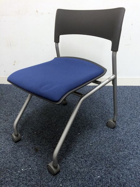 【限定１脚】キャスター付の為移動楽々！！！
                        
                                    中古
            