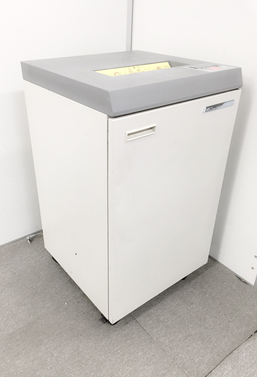 【大量裁断可能】40枚裁断できるスパイラルカットシュレッダー入荷！通常のホッチキスなら問題なくそのまま裁断できます！
                        
                                    中古
            