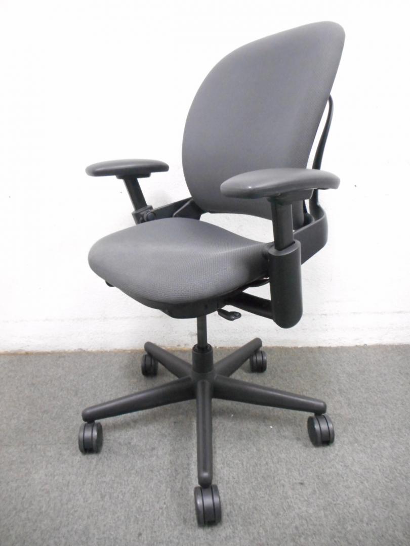 1脚限定値下げ■スチールケース製 リープチェア（固定肘）　■ブラック　■【Steelcase】 Leapチェア【訳有上下昇降不良】【すわり心地そのまま】
                        リープ
                                    中古
            