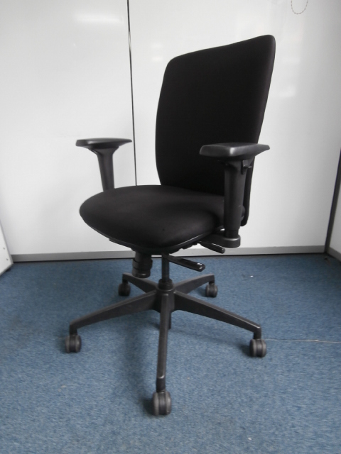 【おすすめ品！！10脚限定入荷！！肘付のブラックハイバックチェア！！】
                        
                                    中古
            