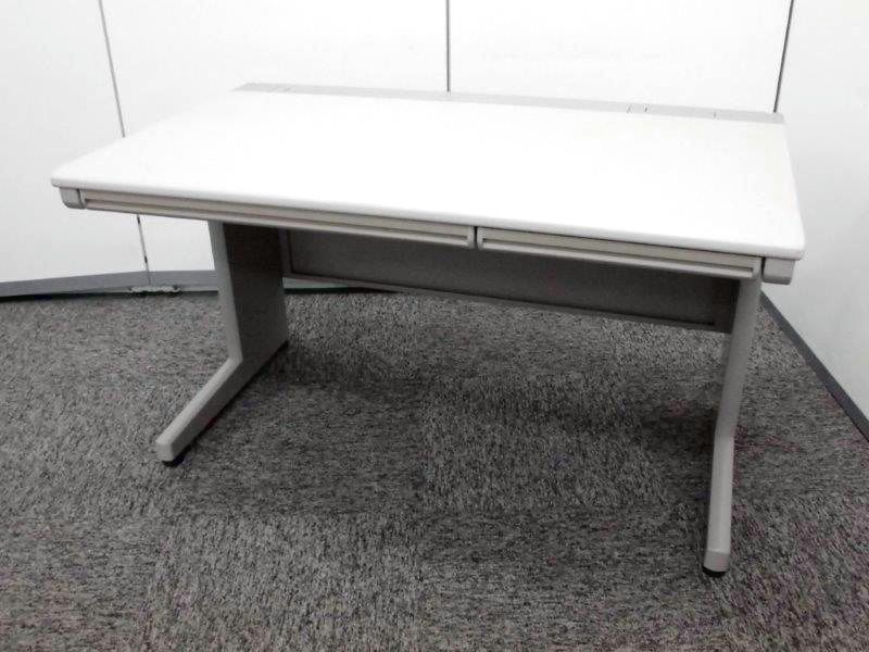 イトーキ製CZYシリーズの幅広な配線タップでお困りの配線をきっちり収納
                        CZY
                                    中古
            