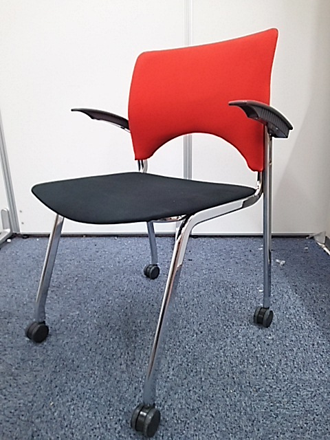 【スタイリッシュでかっこいいレッド×ブラックのツートン】キャスター付き！
                        
                                    中古
            