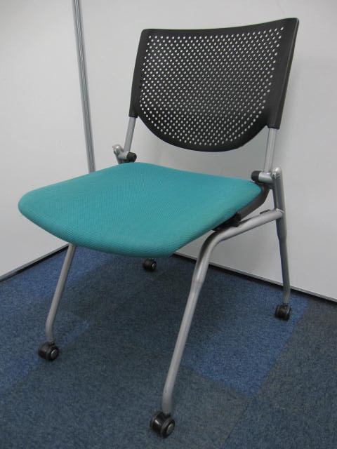 グリーン（カラー名：エメラルド）が目に優しい　人気のプロスタックチェア　年末セール\5,000⇒4,000
                        プロスタック
                                    中古
            