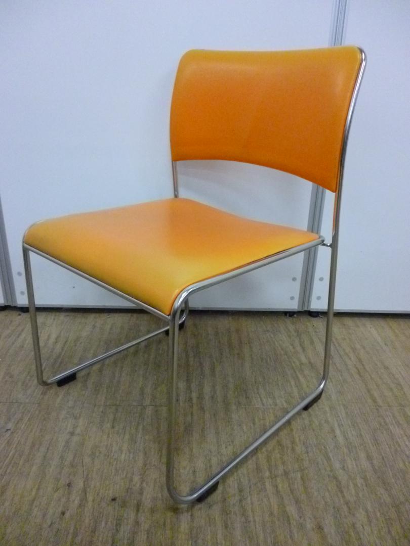 ちょっと腰掛に丁度良いチェア!!屋外や会議用でも低コスト実現へ!!
                        
                                    中古
            