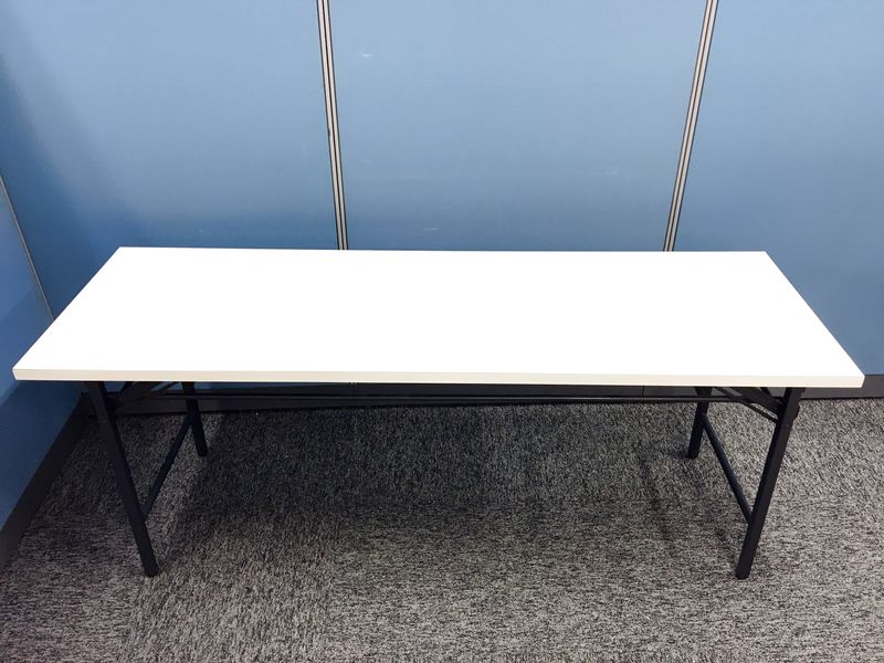 【10台入荷】横幅1800mmサイズ｜人気の折り畳みテーブル【アウトレット品：未使用】
                        
                                    新古品
            