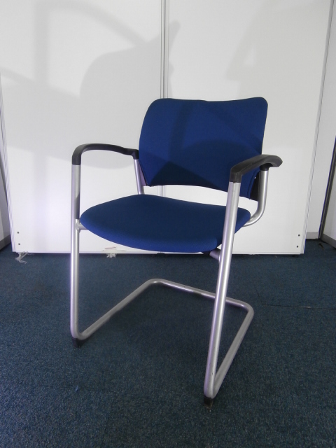 【8脚限定！！ブルー鮮やかなミーティングチェア！！】
                        
                                    中古
            