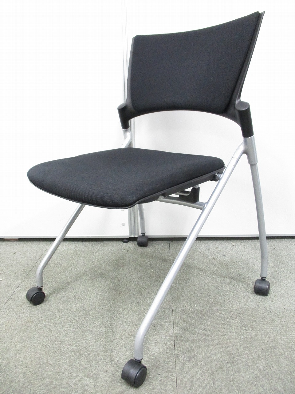 【人気ネスティングチェア】イトーキ製のお洒落チェア！折り畳みも可能でスペース効率抜群！
                        マノス
                                    中古
            