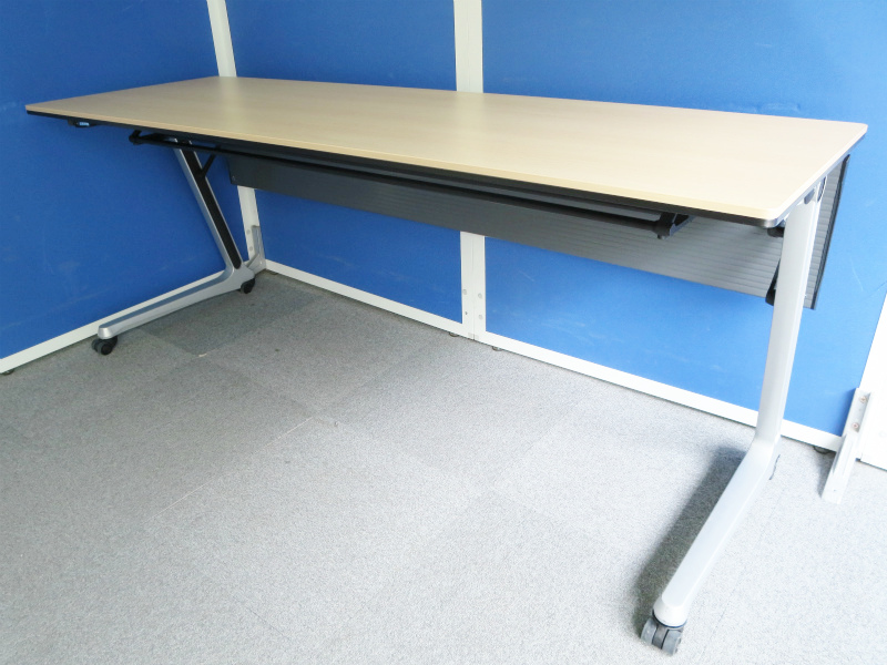 【状態良好！明るいナチュラルカラー！】■棚板付きで書類収納ＯＫ！！●幕板付きで女性も安心！！
                        インターアクトPRO
                                    中古
            