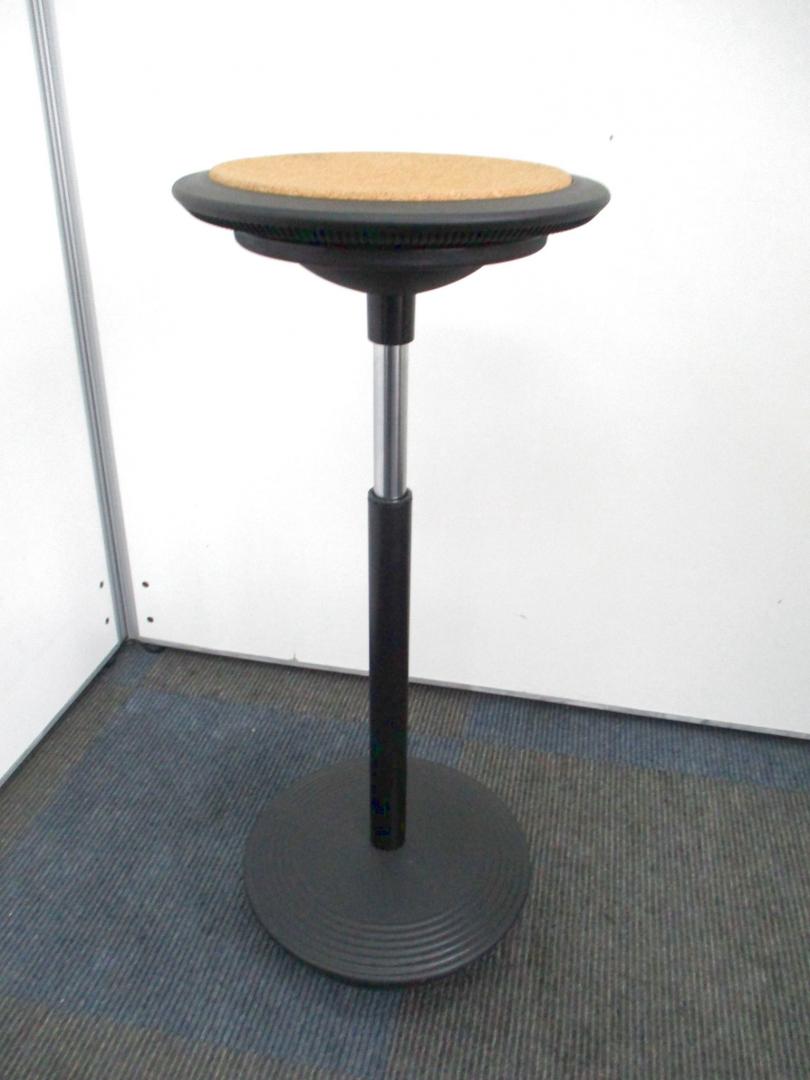 【超レア商品が限定1脚入荷!!】丸いシート座面は360°回転!!【カウンター用のチェアにオススメ!!】Nu
                        Stitz. スティッツ 
                                    中古
            