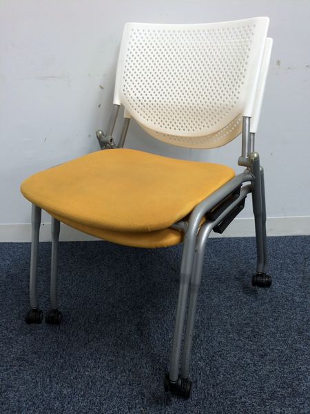 【セット商品】【2脚セット】鮮やかなイエロー
                        
                                    中古
            