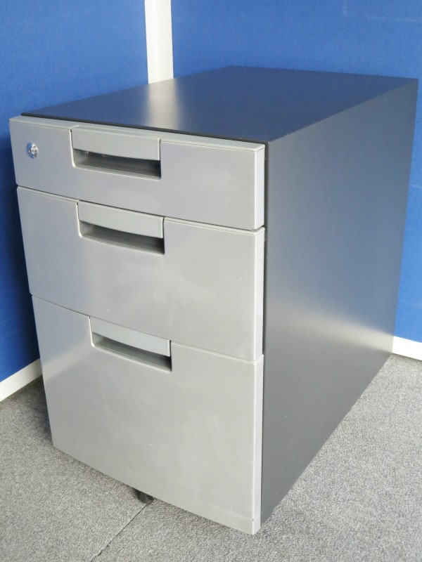 【ラスト1点！】■３段ワゴン【シルバーのデザインがスタイリッシュ！】■【お買い得品！】
                        
                                    中古
            