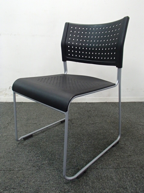 【7脚入荷】チトセ製｜スタッキングチェア｜通気性抜群！
                        
                                    中古
            