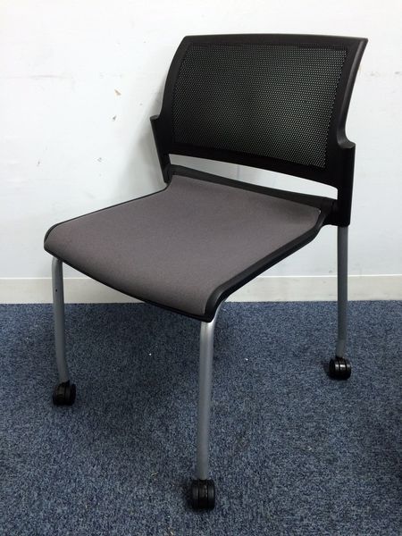 【20脚入荷】人気シリーズ！！　2種類のスタッキング可能なネスティングタイプ！！ ウチダ　FM-310シリーズ
                        FM-310シリーズ
                                    中古
            