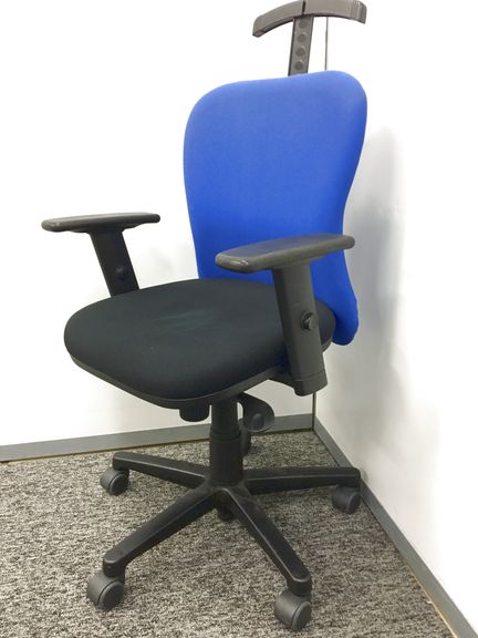 中古】カプティ プラス/PLUS 肘付ローバックチェア 172281 中古】カプティ プラス/PLUS 肘付ローバックチェア 172281