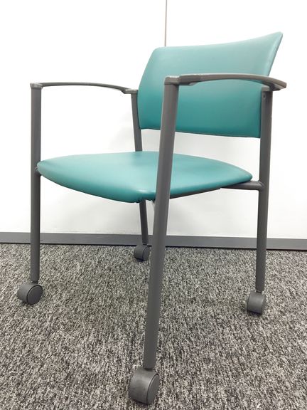 【5脚入荷！】レザー張りで、汚れも簡単にふき取りできます！｜キャスター付｜重ね合わせで収納も可能！
                        
                                    中古
            