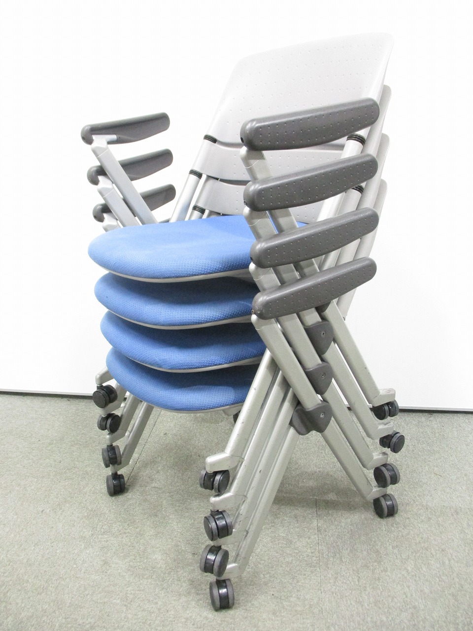 【8脚セット商品】ネスティングチェア8脚セット！これとテーブルで会議室は完成です！
                        
                                    中古
            