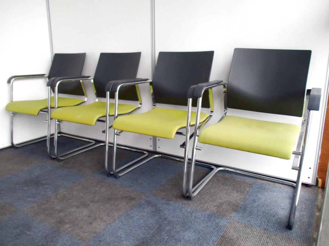 【お得な4脚セット!!】デザイン性の高いミーティング用チェア!!【状態良好品!!】Nu
                        
                                    中古
            