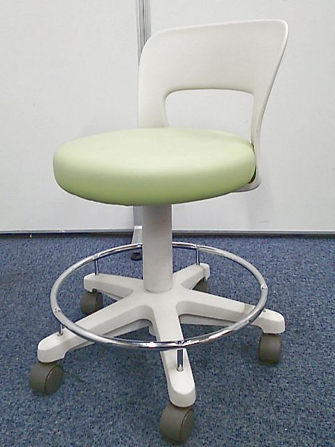 【オカムラ製｜医療・介護・診療所向けチェア】かわいいカラーです！座面回転します！
                        
                                    中古
            