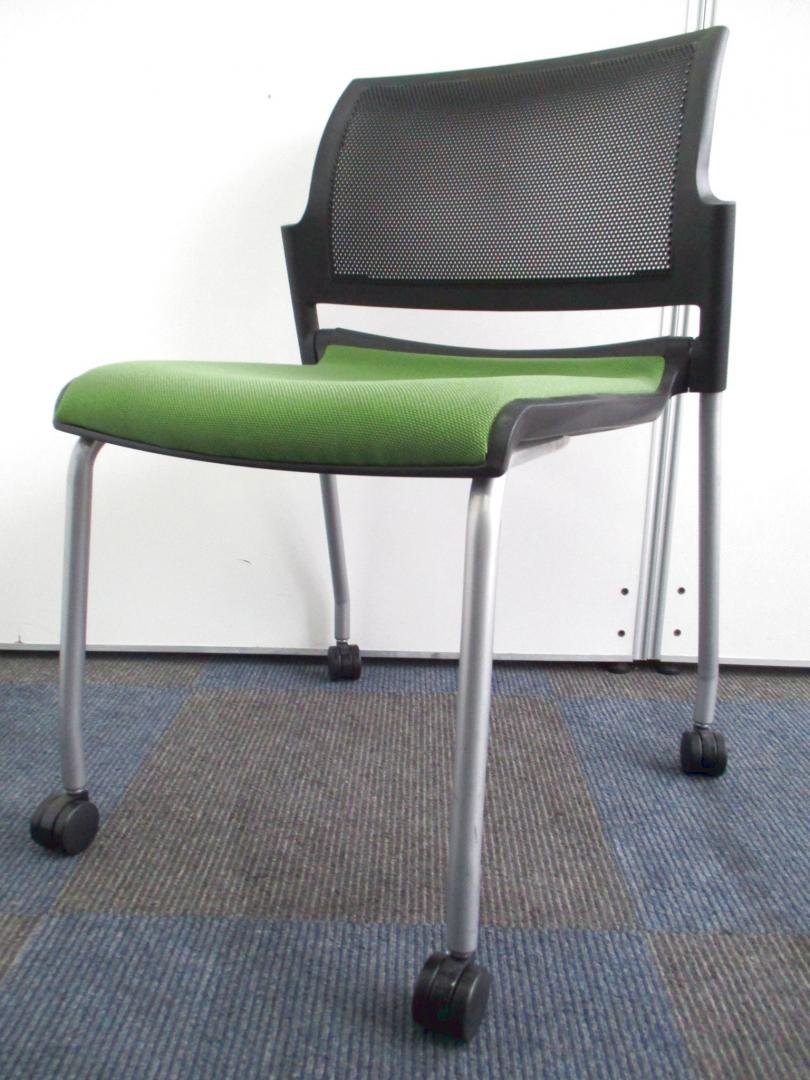 【限定１脚のみ!!】背もたれメッシュで快適性抜群!!【便利なキャスター付き!!】Nu
                        
                                    中古
            