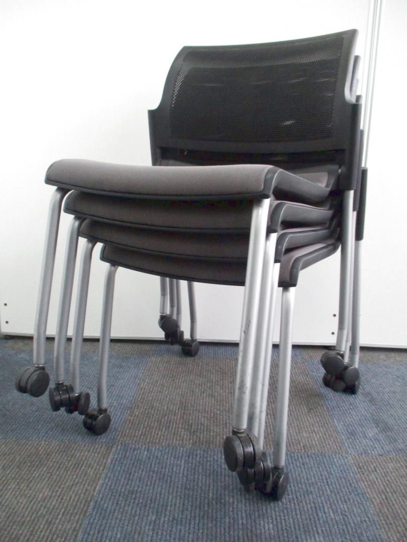 【お得な４脚セット!!】背もたれメッシュで快適性抜群!!【便利なキャスター付き!!】Nu
                        
                                    中古
            