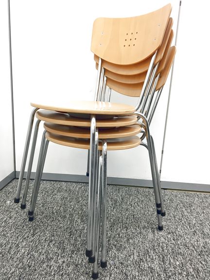 【4脚セット】セットでお得　トップメーカー製お洒落な木目調チェア！
                        
                                    中古
            