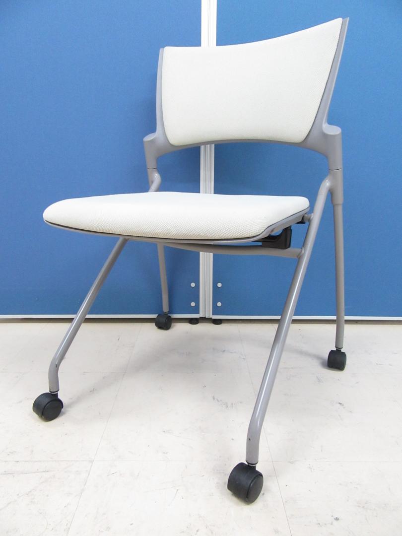 [専門会社クリーニング実施済]イトーキ(ITOKI)マノスチェア ミルキーホワイト■畳んで収納可能で会議後の後片付けがラクです!!※座面に日焼け有[おつとめ品][ネスタブル]
                        マノス
                                    中古
            