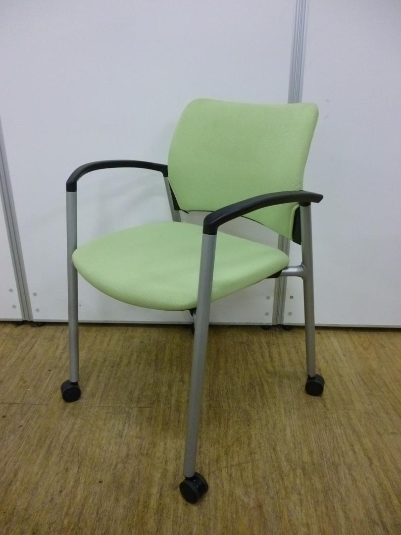 さわやかグリーンが映える｜アームレスト付き
                        
                                    中古
            