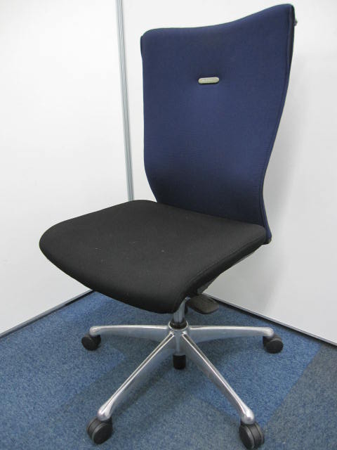 【6脚入荷！】人気のフィーゴチェア　装備も充実のハイバックチェア【ネイビーブルー】ウィンターセール\20,000⇒\18,000
                        フィーゴ
                                    中古
            