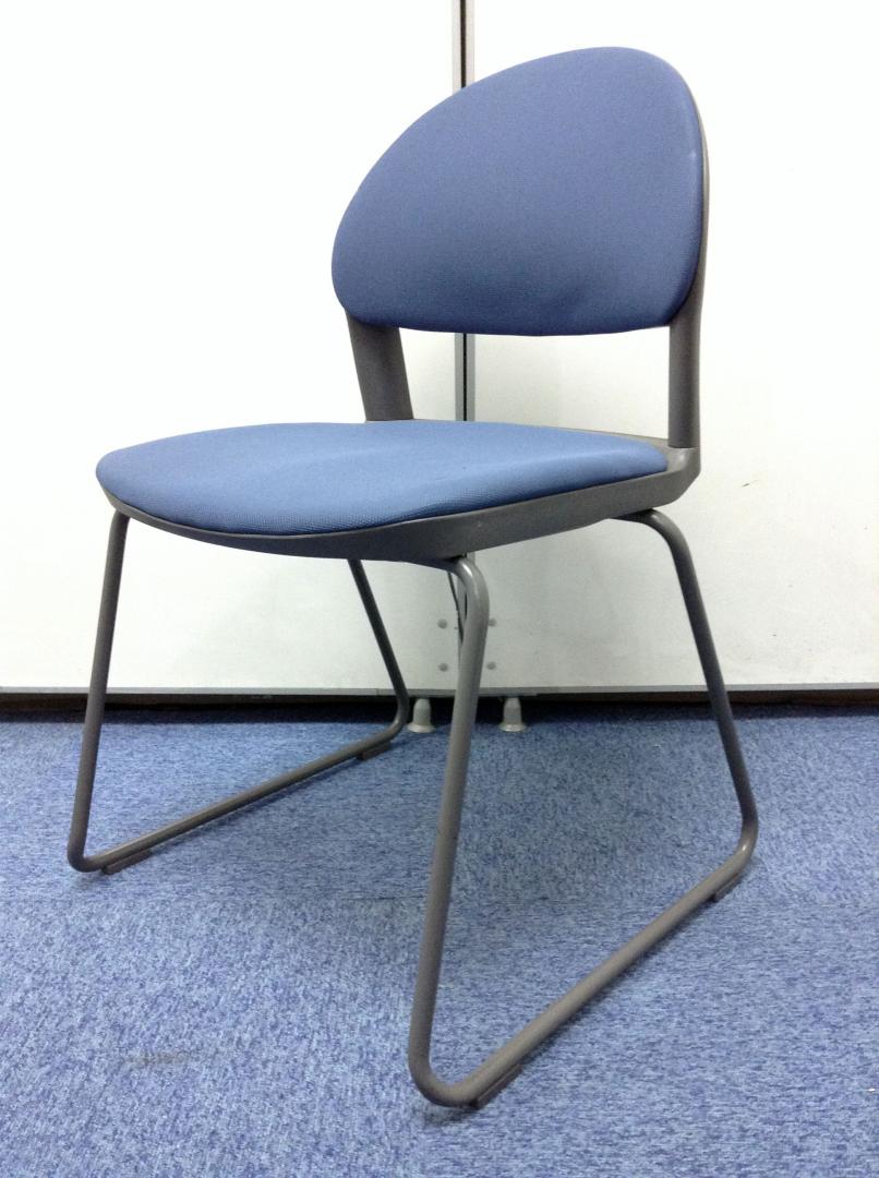 【ロット入荷】重ねて収納！トップメーカーの良質なスタッキングチェア！
                        
                                    中古
            