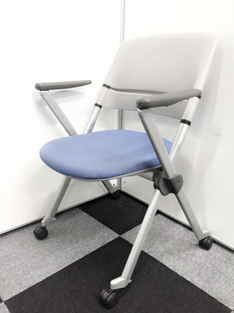 上に重ねられて尚且つ横にも並べることが出来るキャスター付きミーティングチェア！【ネスティングチェア】【スタックチェア】【会議用チェア】
                        リータⅡ
                                    中古
            