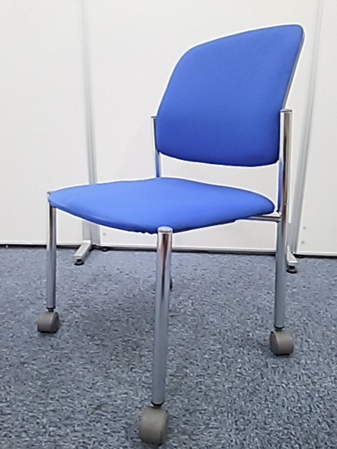 【キャスター付きでかつ重ねて収納可能と嬉しい商品！】人気のブルー色！
                        
                                    中古
            