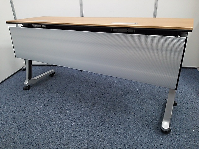 残り1台【ナチュラル天板で落ち着いた雰囲気】配線タップ付きでデスク替わりにもなります！
                        I.PRO
                                    中古
            