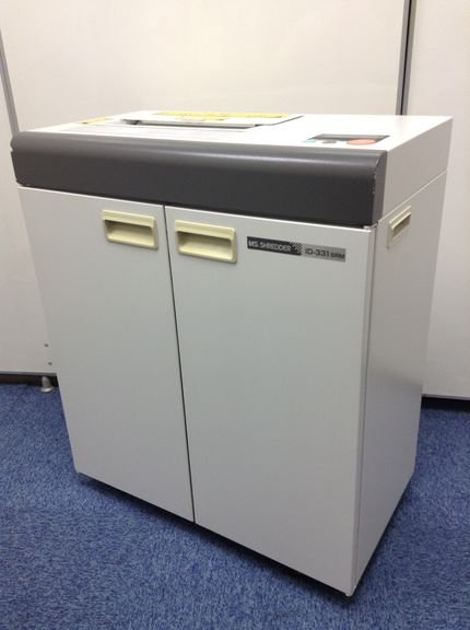 【人気のスリム型：20～25枚同時細断可能】コンパクトですがパワフルに裁断可能
                        
                                    中古
            