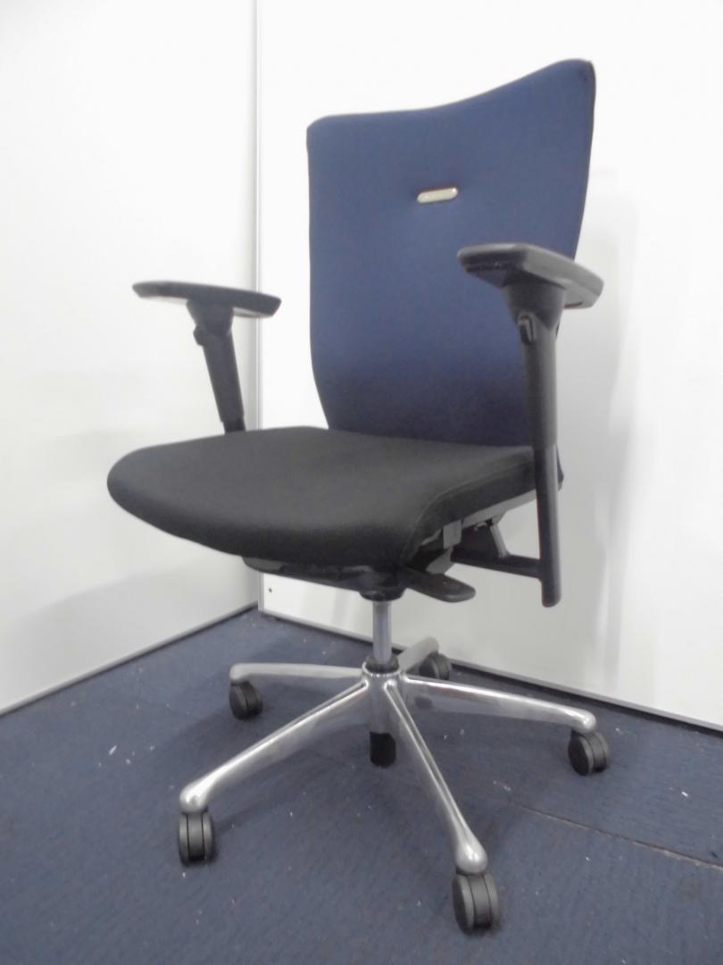 【大量入荷/状態良好】人気のフィーゴチェア｜可動肘｜サイドファスナータイプ【コートハンガー付】
                        フィーゴ
                                    中古
            