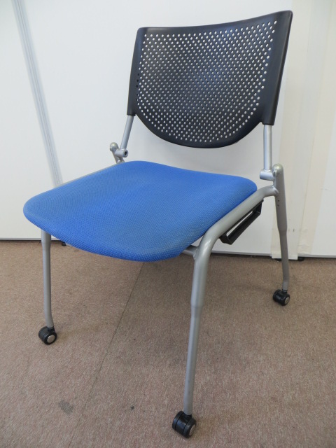 【重ねて便利】重ねて収納　スペースを取らないオカムラ製スタッキングチェア【中古オフィス家具】
                        プロスタック
                                    中古
            