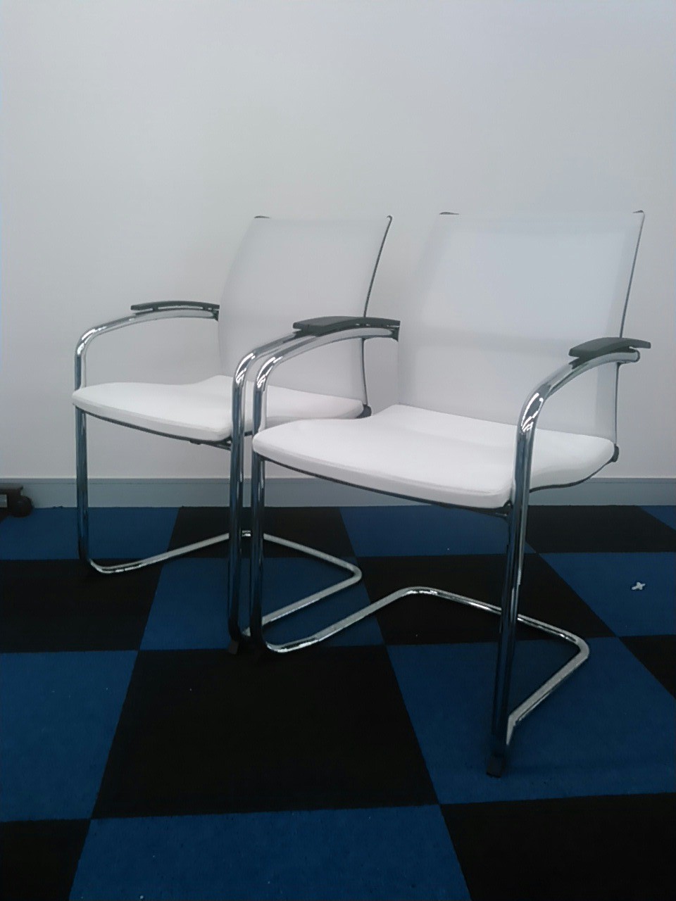 【KS】【松戸・柏店オープン！】【2脚セット商品】セダス(SEDUS)製のミーティングチェアが入荷しました！　人気のオープンアップシリーズです！
                        OPEN UP　FREISCHWINGER
                                    中古
            