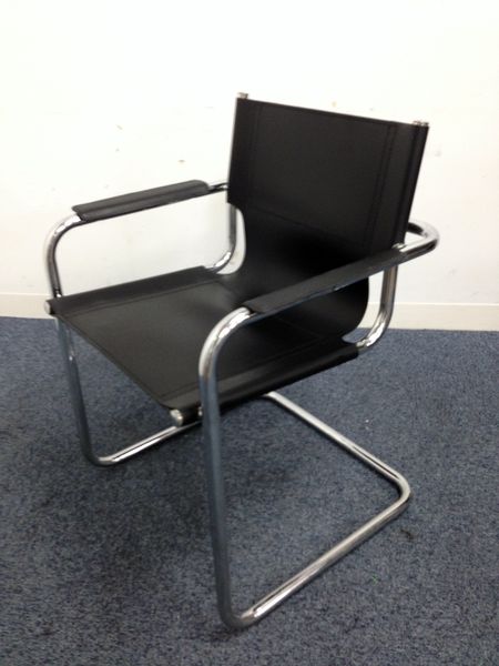 【4脚入荷】高級感漂うミーティングチェア　
                        
                                    中古
            