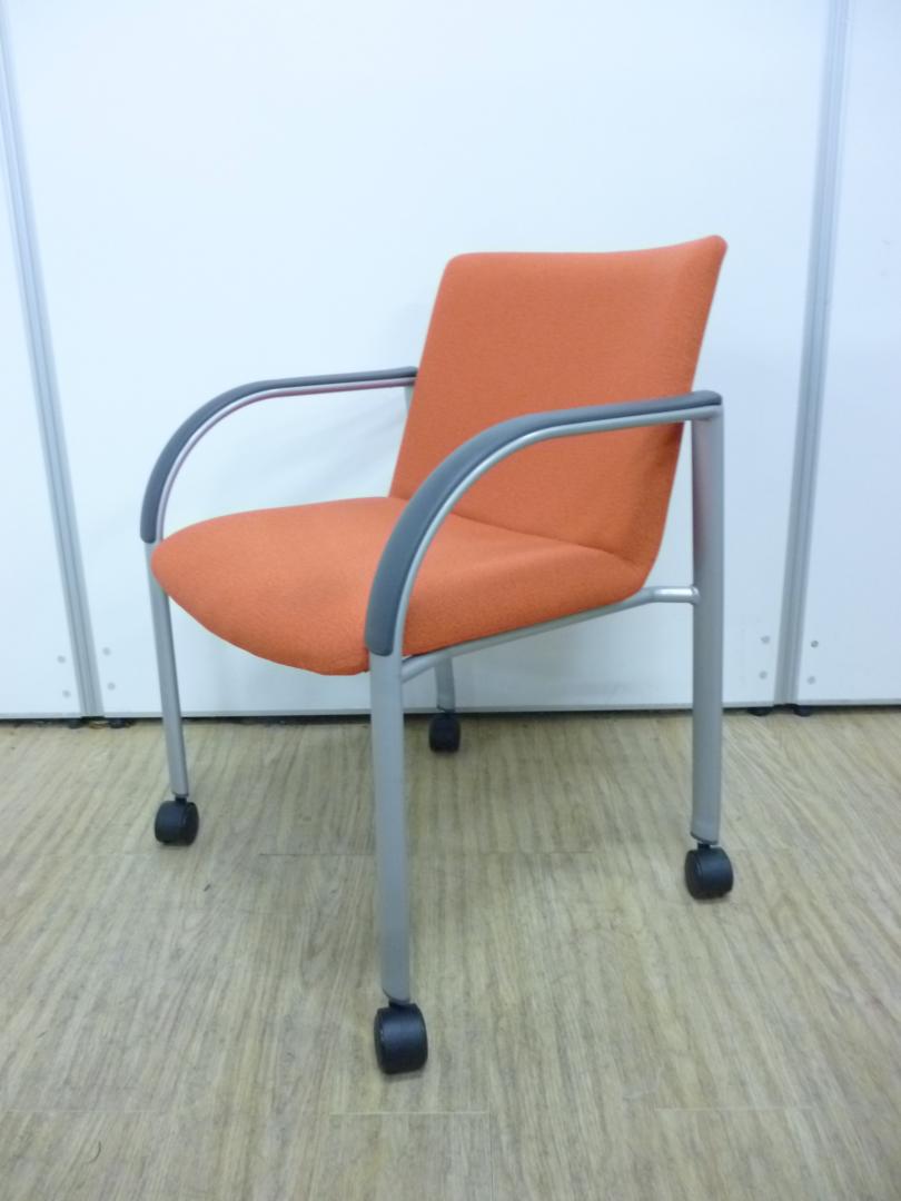 【オレンジカラー】会議を明るく！オシャレなミーティングチェア！
                        
                                    中古
            