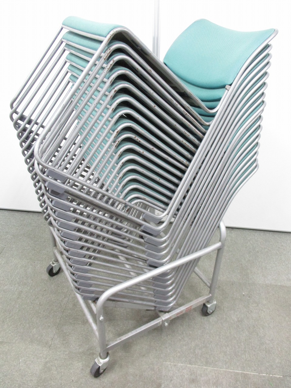 【まさかの16脚セット！】会議用チェアが16脚セット！これひとつで会議椅子は揃います！！！
                        
                                    中古
            