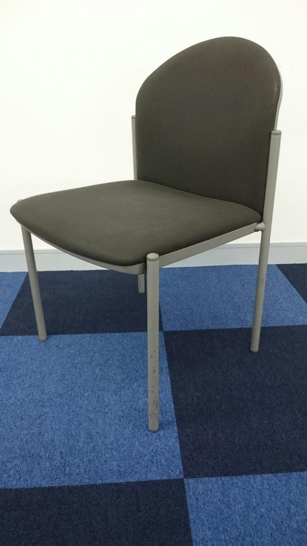 【KS】[会議用チェアに便利!]イトーキ製スタッキングタイプ　使い勝手〇
                        
                                    中古
            