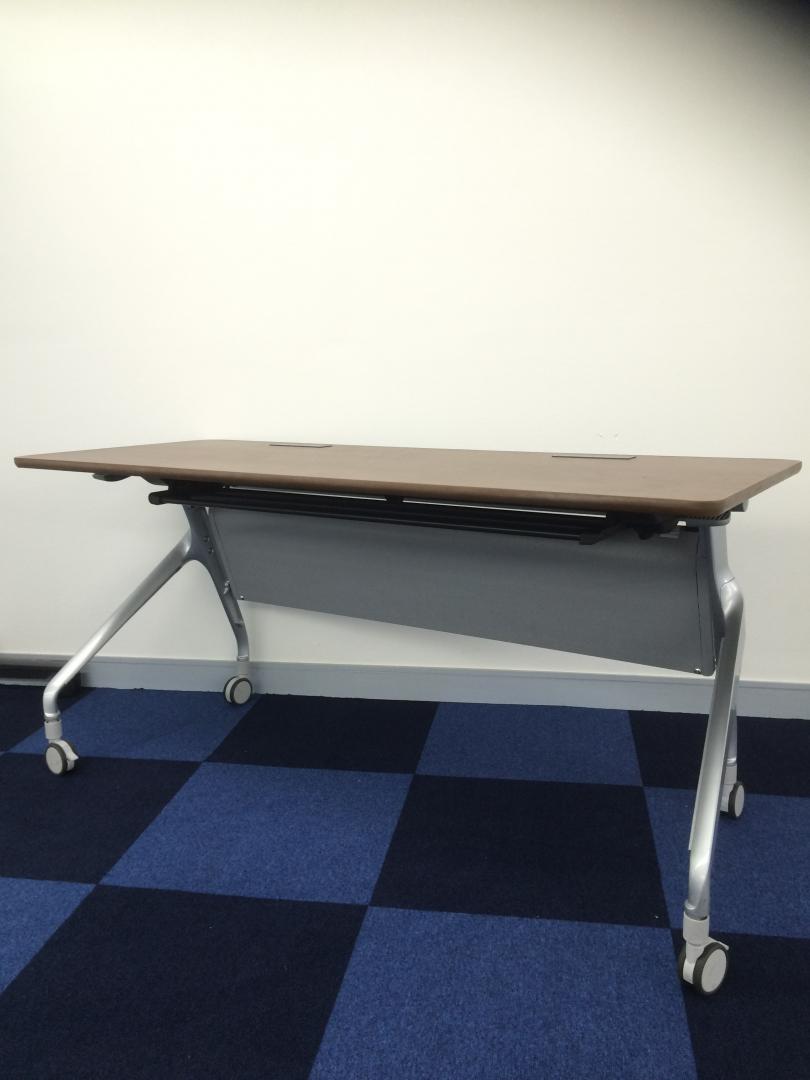 【KS】【松戸・柏店オープン！】研修スペースや打ち合わせスペースのテーブルとして最適！
                        
                                    中古
            